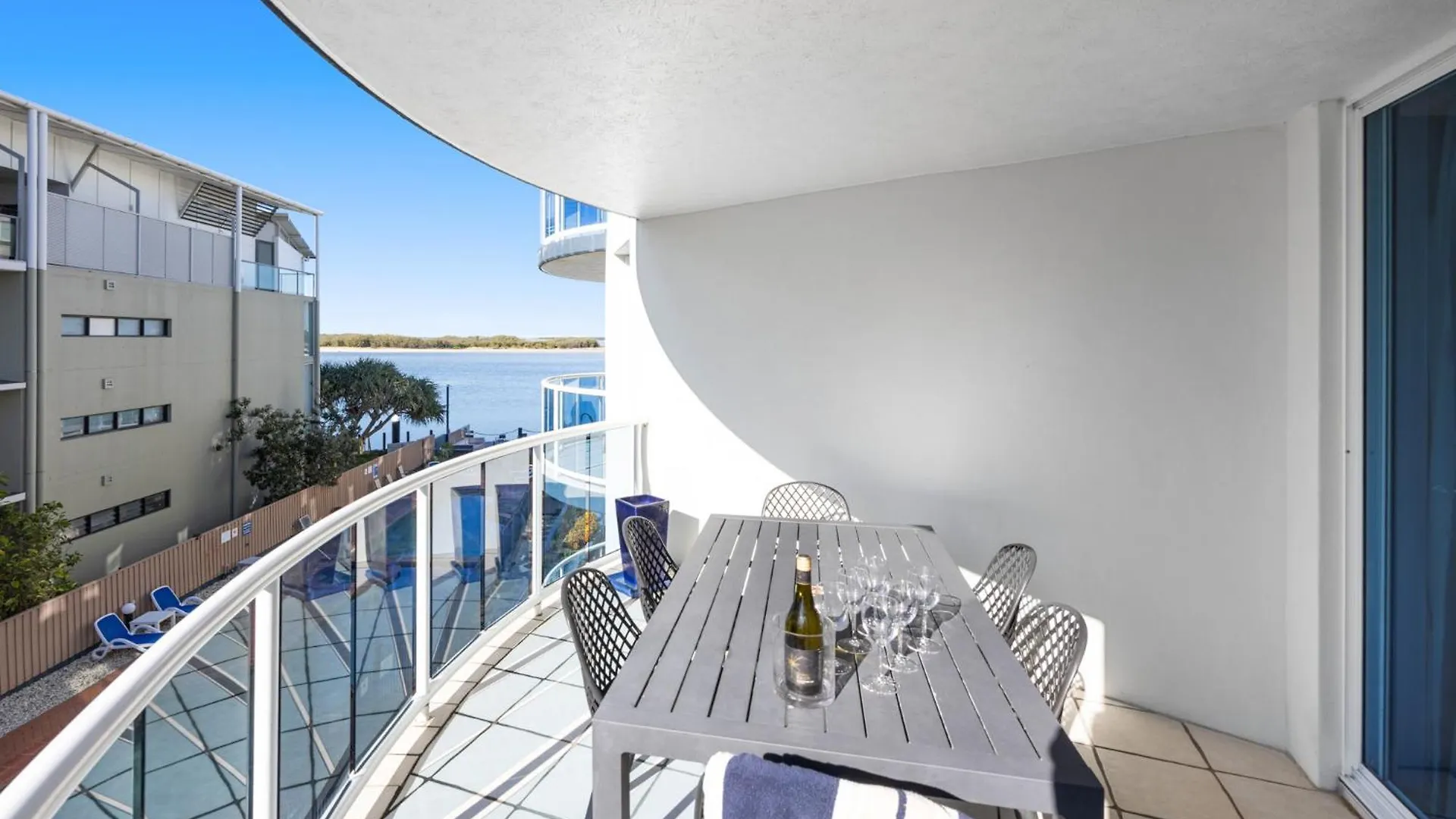 3 Bedroom Apartment With Lift Caloundra 0*,