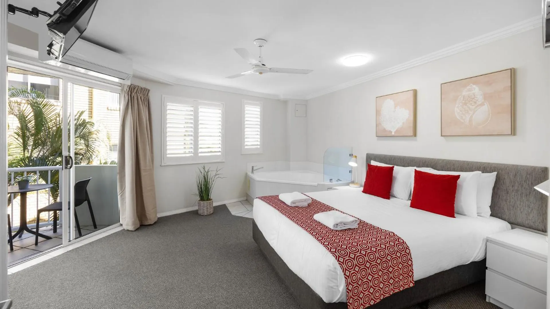 3 Bedroom Apartment With Lift Caloundra